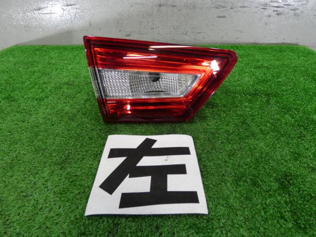 【中古】中古部品 ルノー ルーテシア RH4B 左フィニッシャーパネル 【3260250000-000025136115220】