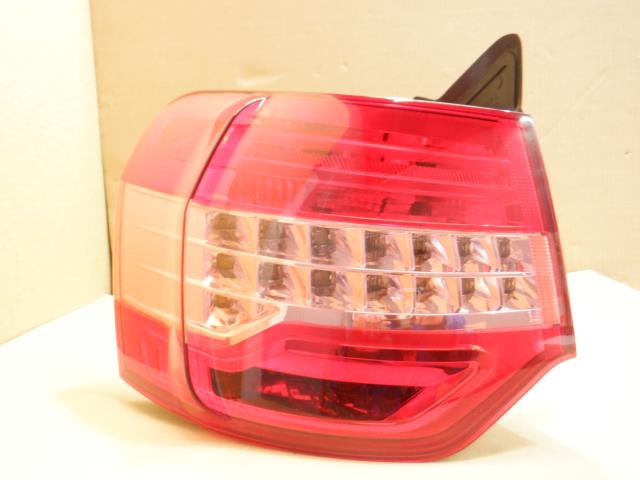 【中古】中古部品 シトロエン C5 X7XFV 左テールランプ 【3310250100-001695924815600】