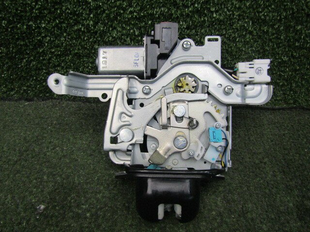 【中古】中古部品 エクストレイル HNT32 トランク・バックドアクローザーモーター 【3330200100-242920..