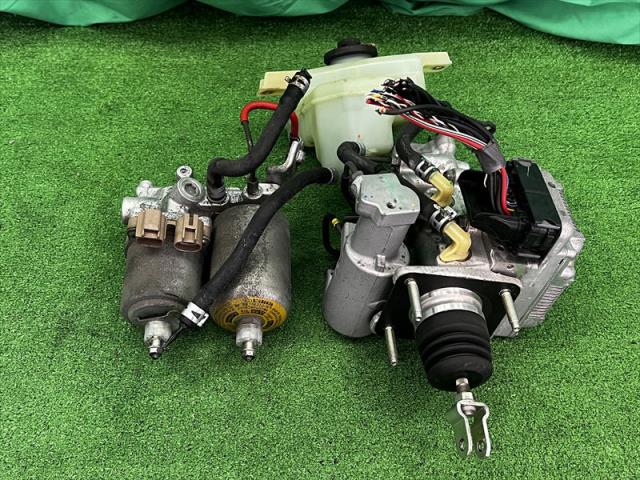 【中古】中古部品 アクア NHP10 ABSアクチュエーター 【3330240100-002025607742500】