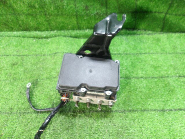 【中古】中古部品 NV150 AD VZNY12 ABSアクチュエーター 【3330420100-250927000242500】