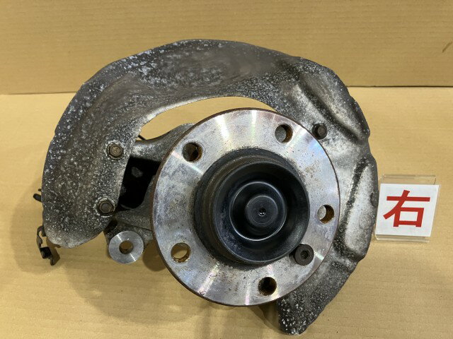 【中古】中古部品 BMW 3シリーズ 3D20 右フロントナックルハブ 【3330460100-000001607344310】