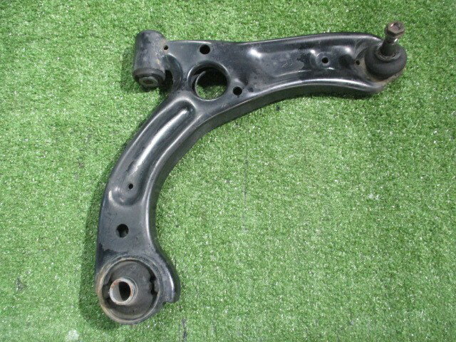 【中古】中古部品 シフォン LA610F 右フロントロアアーム 【3260460000-250925000251720】