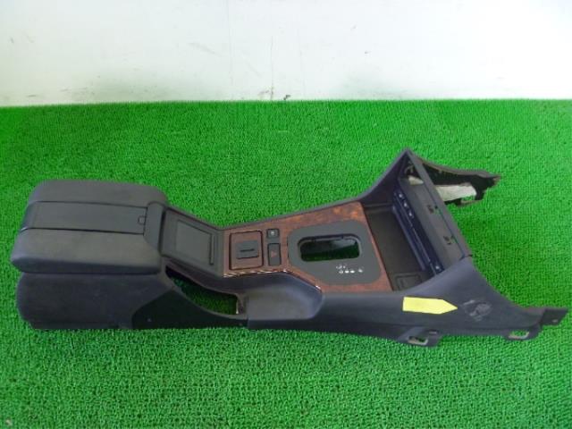 【中古】中古部品 BMW 5シリーズ DM28 コンソールボックス 【3310250100-001103050777100】