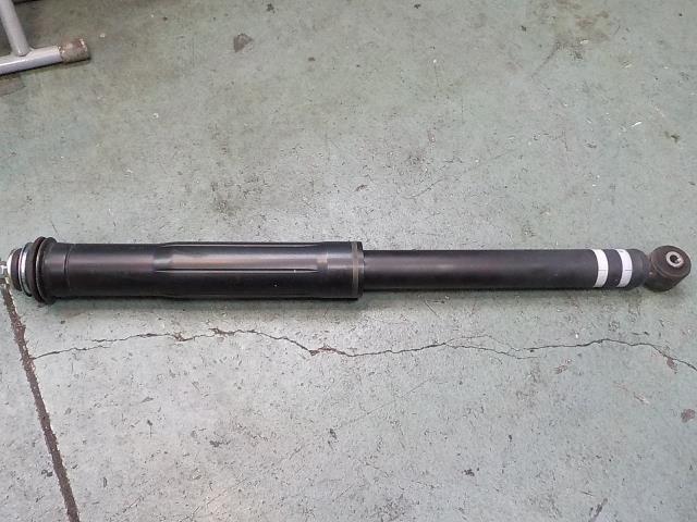 【中古】中古部品 ヴィッツ KSP130 右リアショックアブソーバー 【3260200000-250930000150700】