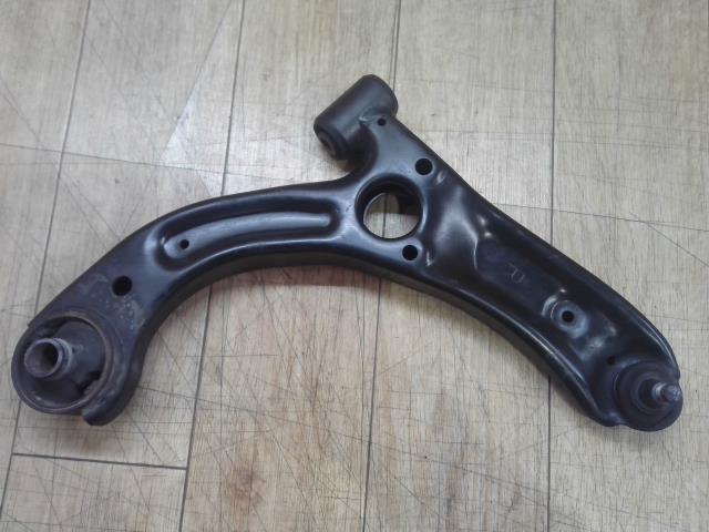 【中古】中古部品 ムーヴ L175S 右フロントロアアーム 【3310390100-250930001751720】