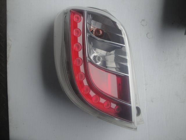 【中古】中古部品 ミライース LA300S 左テールランプ 【3100430000-251008000115600】