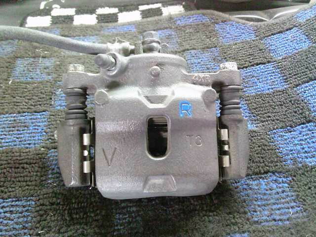 【中古】中古部品 アルト HA36S 右フロントキャリパー 【3330220100-251010000244330】