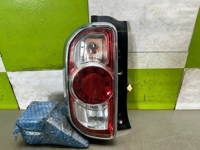 【中古】中古部品 ハスラー MR31S 左テールランプ 【3330530100-000005447315600】
