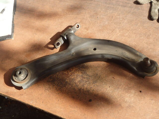 【中古】中古部品 ラフェスタ B30 右フロントロアアーム 【3331010800-000023703451720】