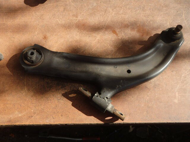 【中古】中古部品 ラフェスタ B30 左フロントロアアーム 【3331010800-000023703551740】