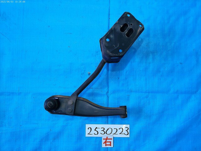 【中古】中古部品 キャリィ DA63T 右フロントロアアーム 【3310040100-000253022351720】