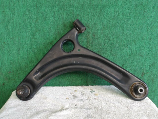 【中古】中古部品 エブリィ DA64W 左フロントロアアーム 【3310420000-000002381851740】