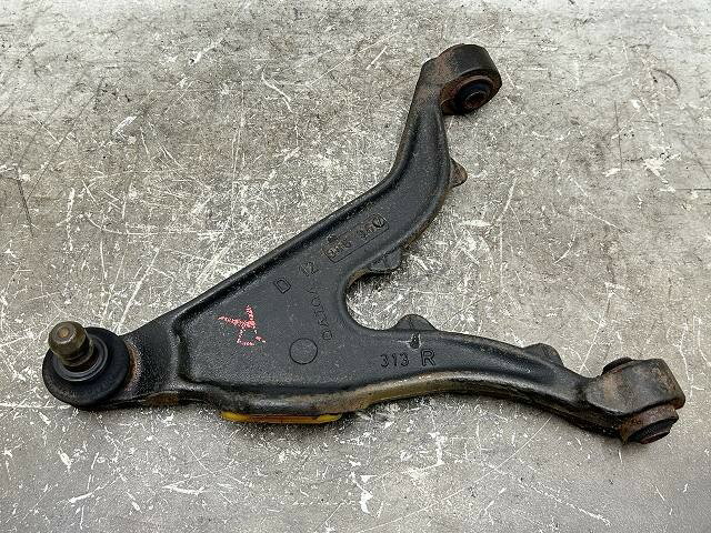 【中古】中古部品 ボルボ 850 8B5252 右フロントロアアーム 【3310070100-000203016151720】