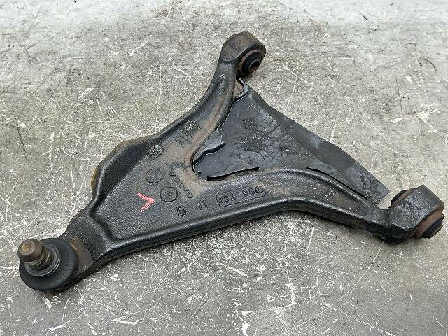 【中古】中古部品 ボルボ 850 8B5252 左フロントロアアーム 【3310070100-000203016151740】