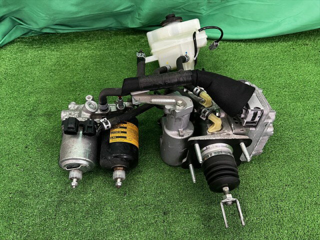 【中古】中古部品 プリウス ZVW30 ABSアクチュエーター 【3330240100-002025613042500】