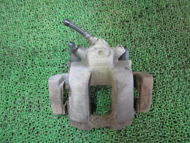 【中古】中古部品 BMW 1シリーズ 1A16 左フロントキャリパー 【3330540100-250619000344360】