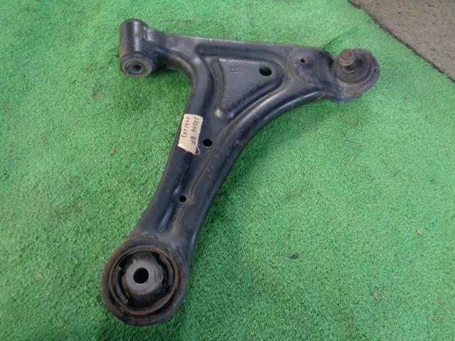 【中古】中古部品 ハイゼットアトレ S320G 右フロントロアアーム 【3340030100-002124300051720】