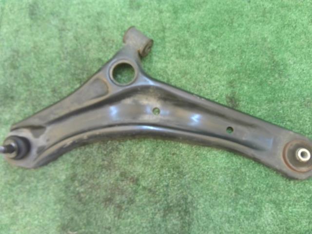 【中古】中古部品 NT100クリッパー DR16T 右フロントロアアーム 【3260240000-251015000151720】