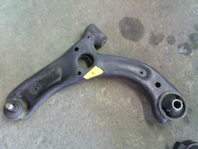 【中古】中古部品 タント LA610S 左フロントロアアーム 【3330220100-251016000351740】