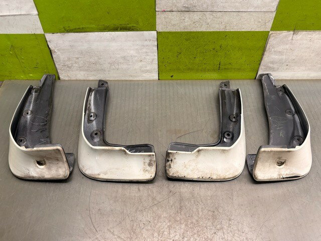 【中古】中古部品 レクサス LS USF40 マッドガード(セット) 【3330530100-000005448817470】