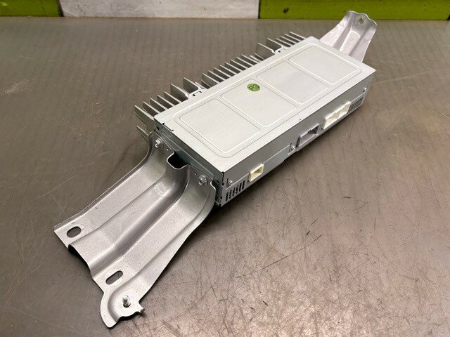 【中古】中古部品 レクサス LS USF40 オーディオアンプ 【3330530100-000005448861150】