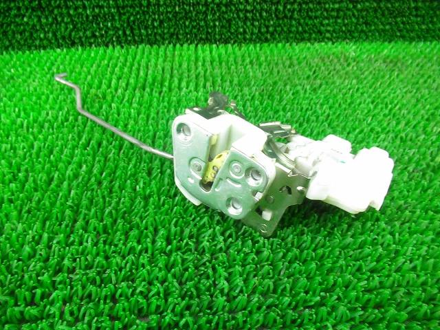 【中古】中古部品 R1 RJ1 左フロントドアロックソレノイド 【3330210100-000037176264560】
