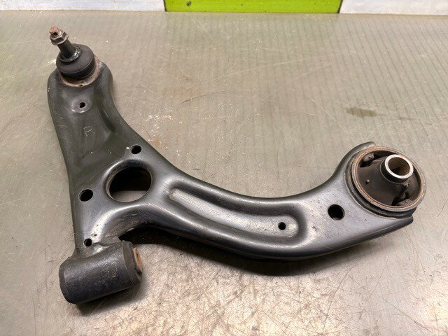 【中古】中古部品 ムーヴ LA150S 右フロントロアアーム 【3330530100-000005450751720】