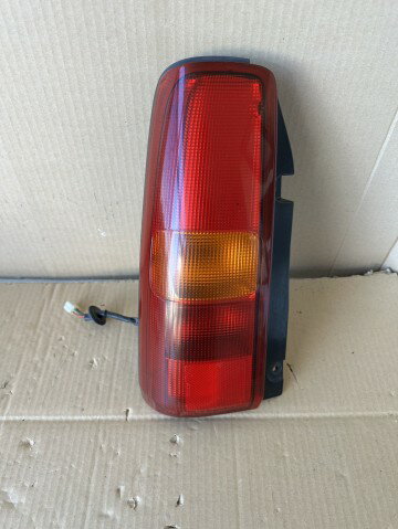 【中古】中古部品 ジムニー JB23W 左テールランプ 【3330430100-251018000115600】