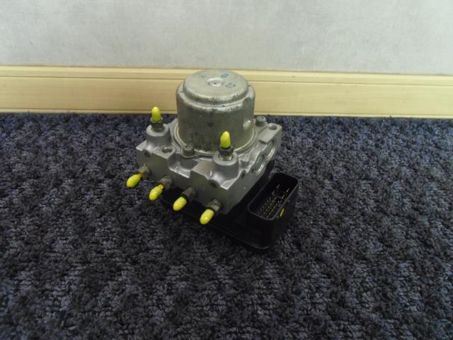 【中古】中古部品 フィット GE7 ABSアクチュエーター 【3330440100-251017000142500】