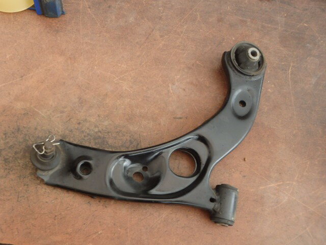 【中古】中古部品 ミラアヴィ L260S 右フロントロアアーム 【3331010800-000023657751720】