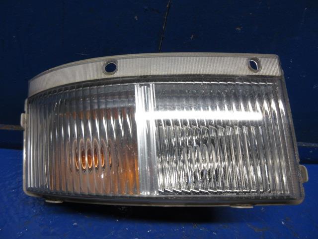 【中古】中古部品 いすゞ大型車 CYJ77A 右フォグランプ 【3310270100-000014866710850】