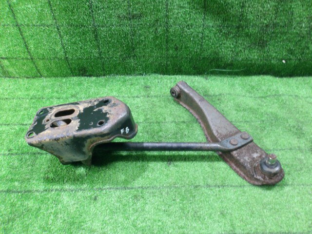 【中古】中古部品 キャリィ DB52T 右フロントロアアーム 【3330420100-251014000151720】