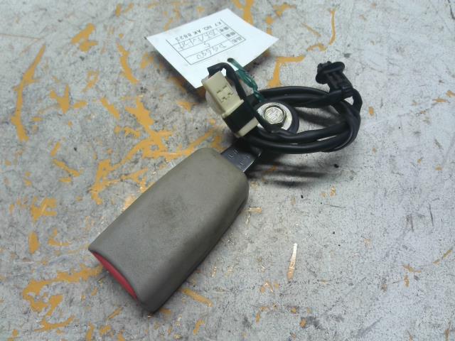 【中古】中古部品 スクラム DG64V シートベルト 【3310160100-000004475977150】