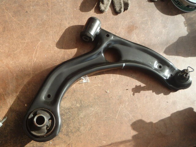 【中古】中古部品 ミラトコット LA550S 右フロントロアアーム 【3331010800-000023743151720】