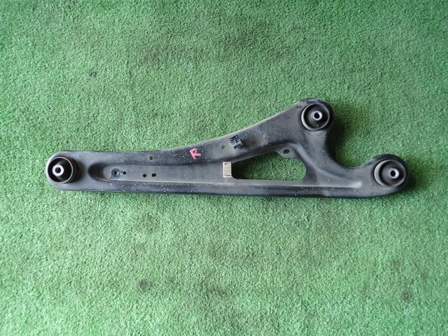 【中古】中古部品 スペーシア MK53S 右リアロアアーム 【3330450100-251018000151820】