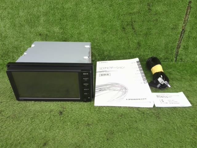 【中古】中古部品 ヴォクシー ZRR80G カーナビゲーション 【3330990100-250916001161310】