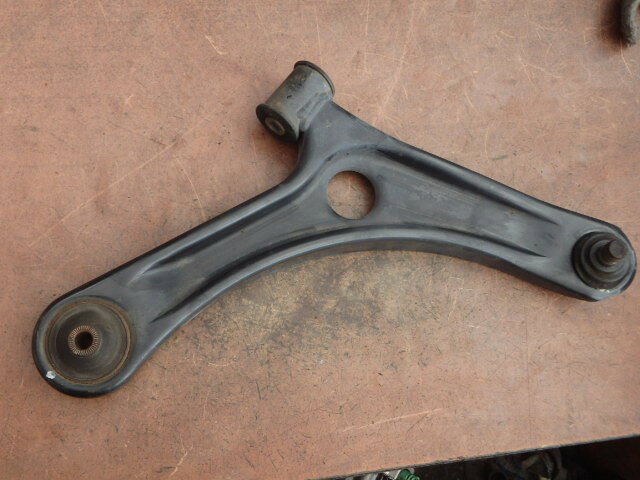 【中古】中古部品 ステラ RN2 右フロントロアアーム 【3331010800-000023670751720】