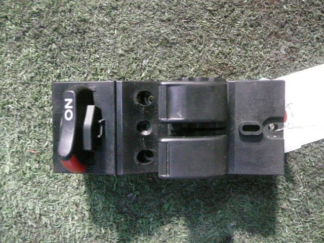 【中古】中古部品 バモス HM1 パワーウインドウスイッチ 【3310300100-001637648461900】