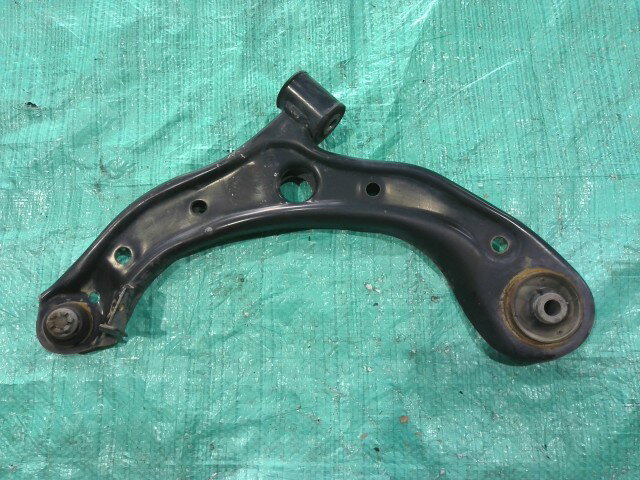 【中古】中古部品 N−BOXスラッシュ JF1 左フロントロアアーム 【3310090100-202509104851740】
