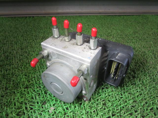 【中古】中古部品 タント L385S ABSアクチュエーター 【3330540100-250714000342500】