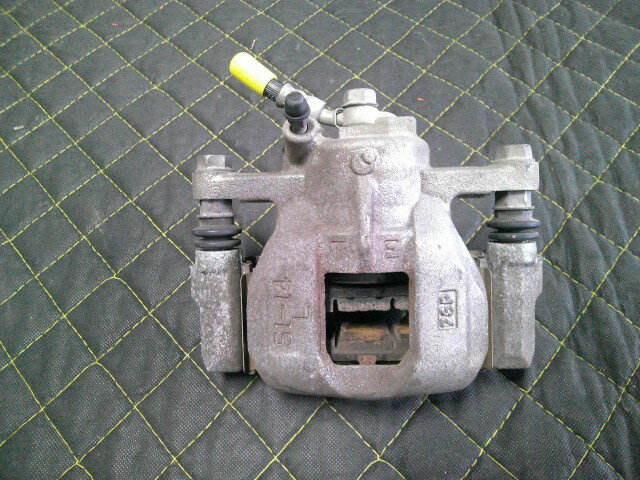 【中古】中古部品 ハイゼット S510P 左フロントキャリパー 【3330660100-000023334744360】