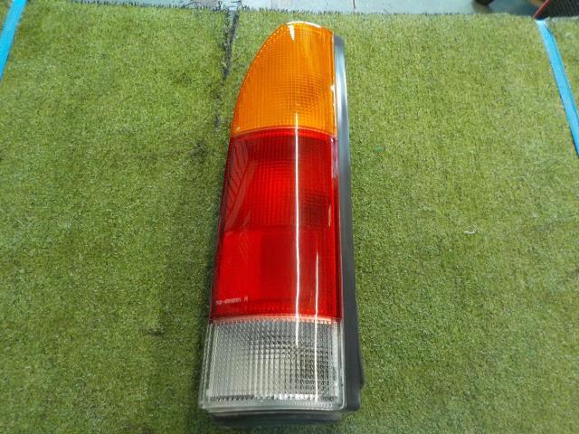 【中古】中古部品 ハイゼット S210V 右テールランプ 【3100430000-251028000115500】