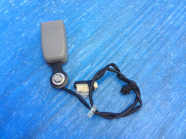 【中古】中古部品 スクラム DG64V シートベルト 【3310550000-251007001277150】