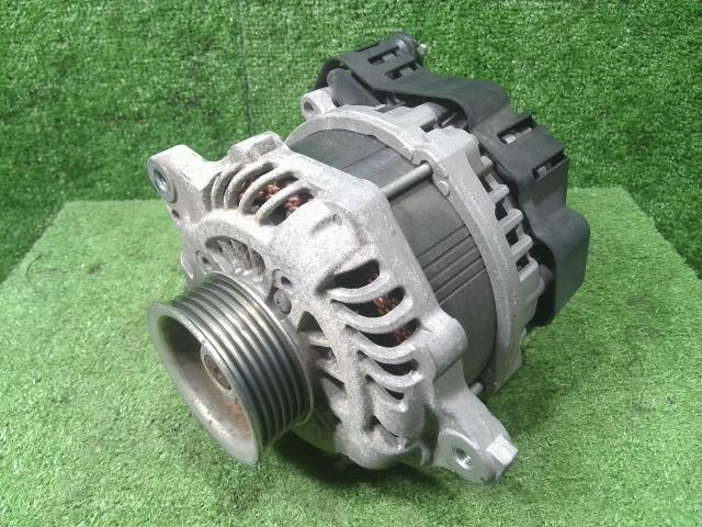 メーカー スズキ 車名 スペーシア 型式類別 18703-0603 グレード ハイブリッドX 4WD 認定型式 DAA-MK53S 車両タイプ 5ドアハッチバック 年式 H30/6 シフト CVT 駆動 4×4 通称型式 MK53SZBXP-JHP エンジン型式 R06A ミッション型式 アクスル型式 車体色 オフブルー(M) 車体色No ZYW トリム色No D12 走行距離(Km) 32,962 メーカー純正品番 96100-63R10 部品メーカー品番 C3TA1391 保証 3ヶ月/3000km 付加情報 ミツビシ/96100-63R10/C3TA1391 商品情報 ※純正番号およびモデル番号は参考としてください。※リビルト部品を購入される際のお願い【再生部品】と表示されているものをリビルト部品と呼んでいます。リビルト部品の場合には、交換時に取り外した部品をご返却していただく場合があります。詳しくはこちら※大物商品(ドア・ボンネット・バンパー等)は個人宅への配送ができない場合がございます。その場合、最寄りの配送業者支店止め等の対応となりますので、あらかじめご了承ください。 ページ上部へ【中古】中古部品 スペーシア MK53S オルタネーター 【3330900100-000025075260200】