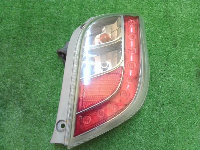 【中古】中古部品 ミライース LA300S 右テールランプ 【3260240000-251030000115500】