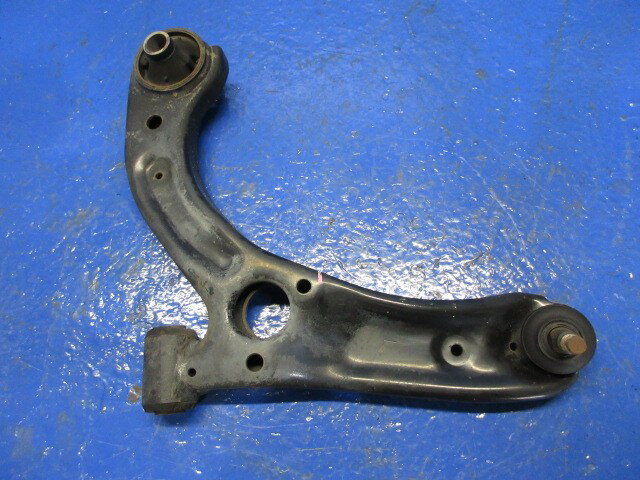 【中古】中古部品 キャスト LA260S 左フロントロアアーム 【3310270100-000015067251740】