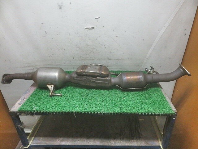 【中古】中古部品 プリウス ZVW55 フロントエキゾーストパイプ 【3330380100-000037031722200】