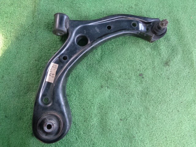 【中古】中古部品 N−BOX JF1 右フロントロアアーム 【3340030100-190037800051720】