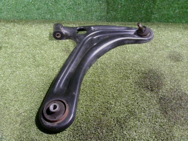 【中古】中古部品 NV100クリッパー DR17V 右フロントロアアーム 【3260300000-251031000851720】